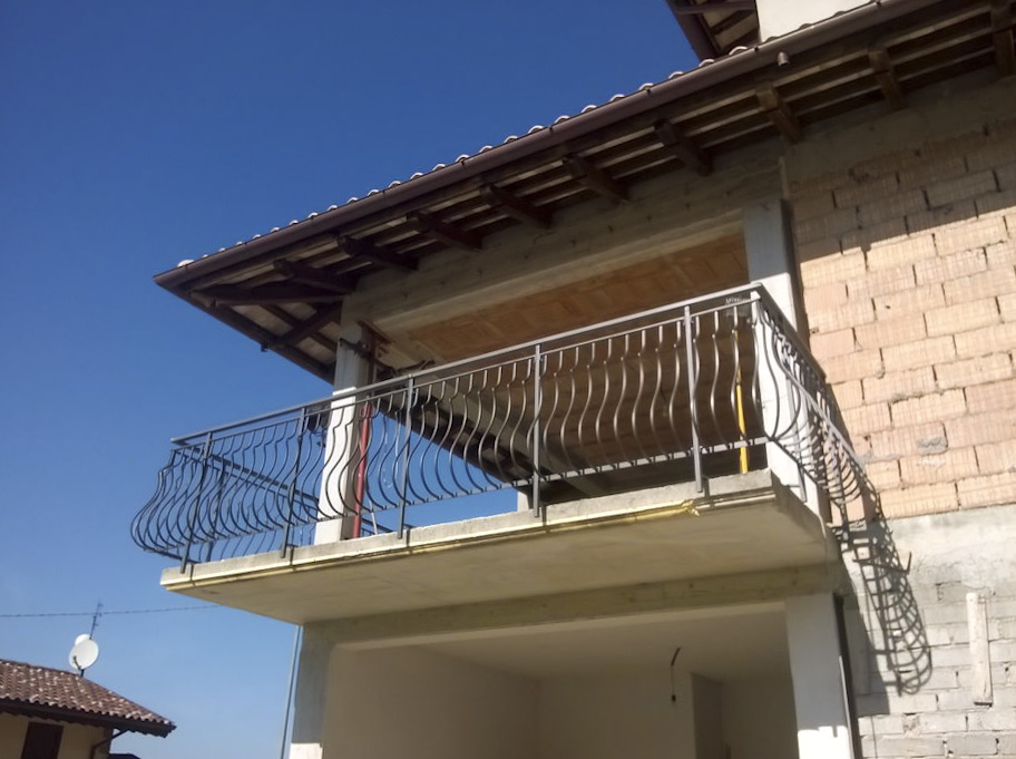 Ringhiera balcone con sagomati bombati